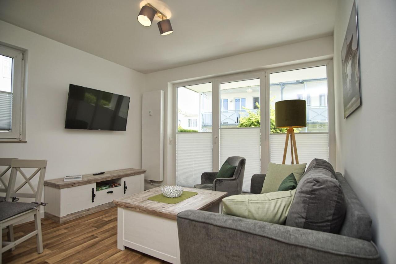 Terrasse, Gratis Nutzung Vom Ahoi Erlebnisbad Und Sauna In Sellin - Villa Karola Fewo 02 Goehren  Ngoại thất bức ảnh